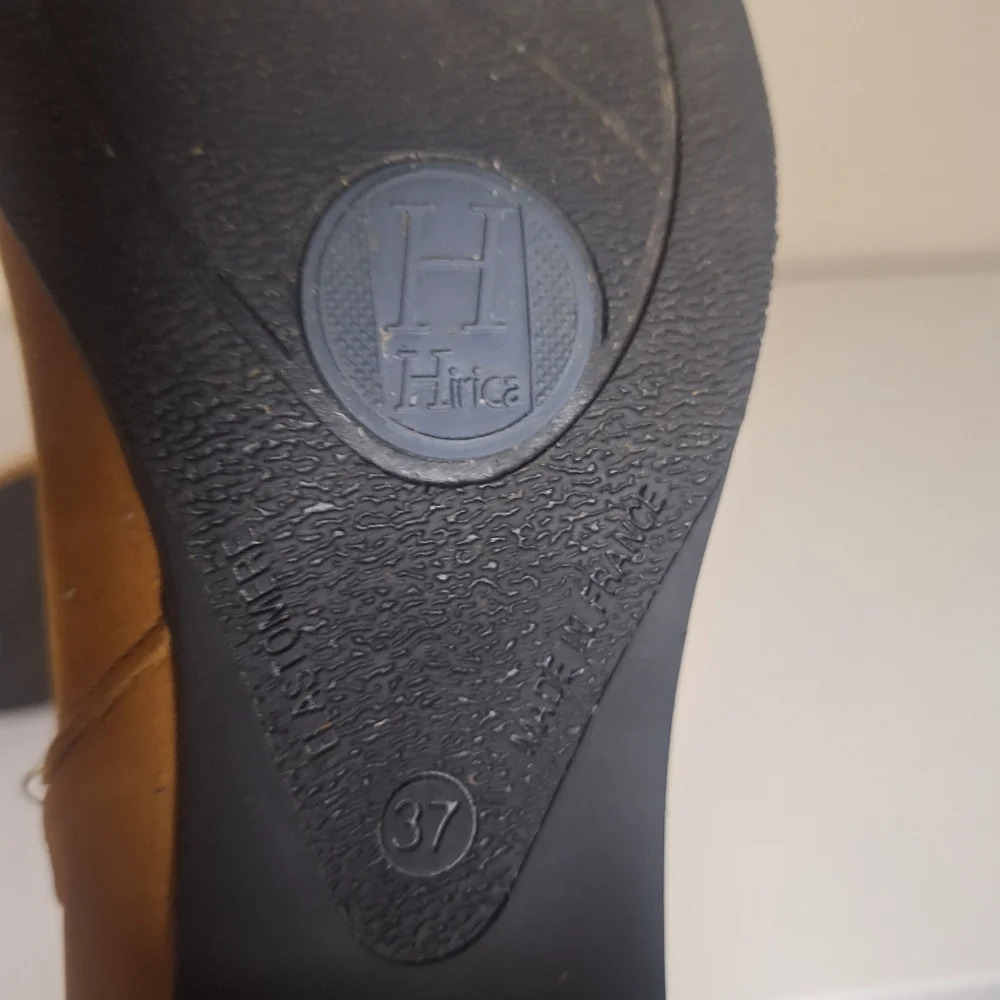 Stylish Tan Ankle Boots - Picture 12 of 13